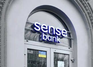 Уряд відсторонив голову наглядової ради Сенс Банку та ініціював відсторонення голови правління — Корецький