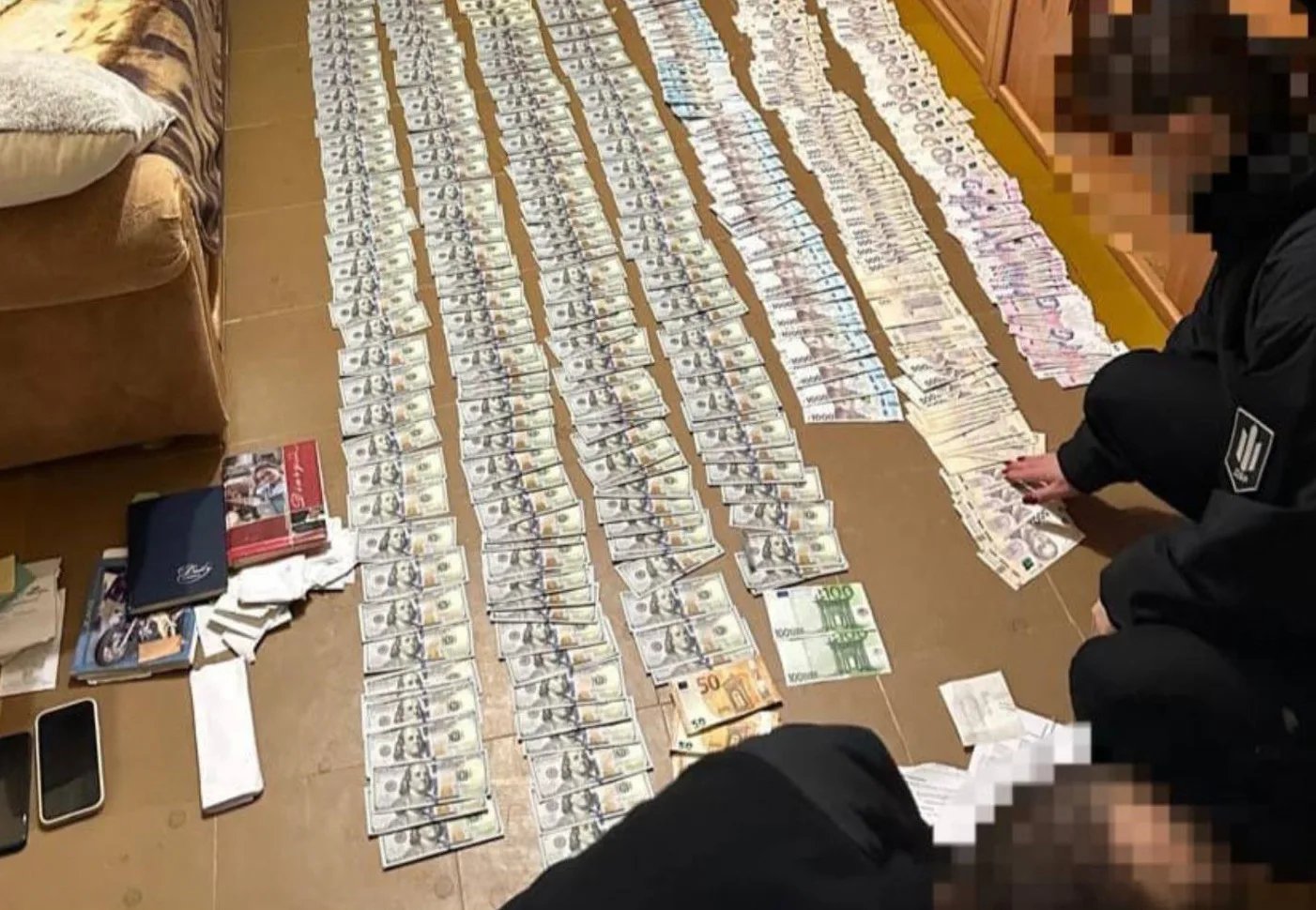 Отримав 10 000 доларів за підміну продуктів і придбав активи на 26,2 млн грн — затримано офіцера ДШВ