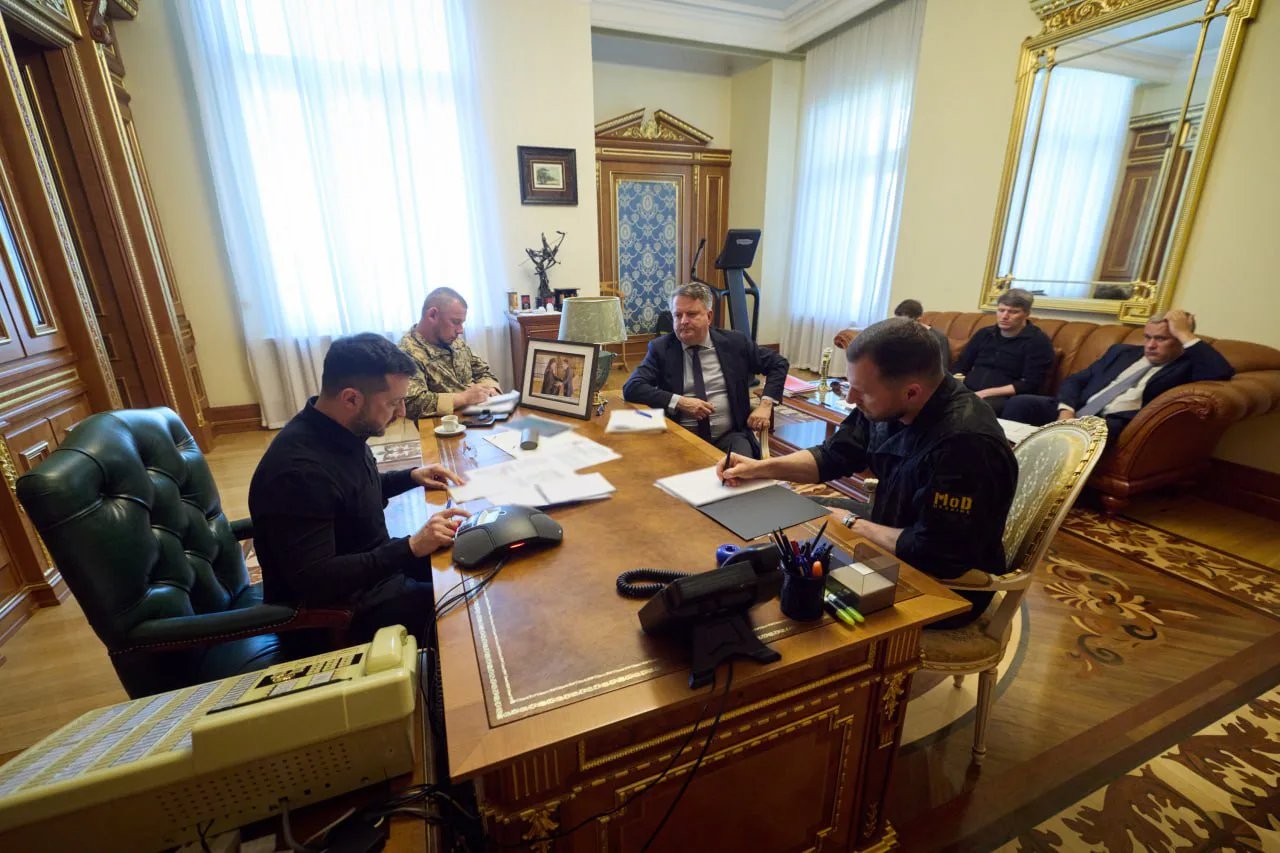Зеленський і Макрон обговорили ППО, постачання ракет та фінансування оборони України