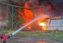 На заводі "Іскра" у Львові загорівся склад з аерозольними балончиками, загинули двоє