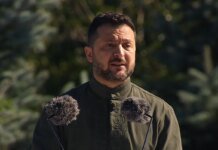 "Він з нами в моменти всіх перемог": Зеленський виступив у День Державного прапора України