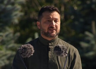 "Він з нами в моменти всіх перемог": Зеленський виступив у День Державного прапора України