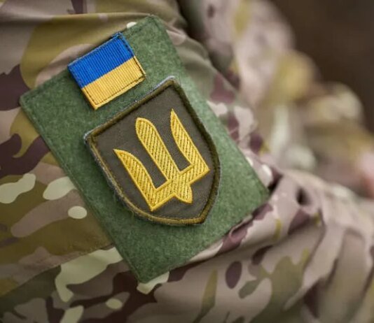 У Києві чоловіка понад 8 годин тримали в кайданках у ТЦК, били і катували — Лубінець