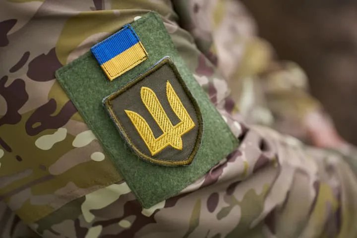 У Києві чоловіка понад 8 годин тримали в кайданках у ТЦК, били і катували — Лубінець