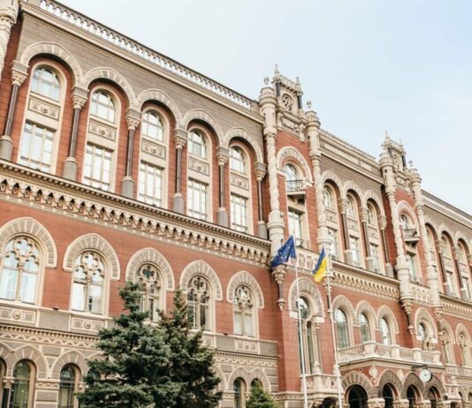 Нацбанк пом’якшив валютні обмеження: як це вплине на українців