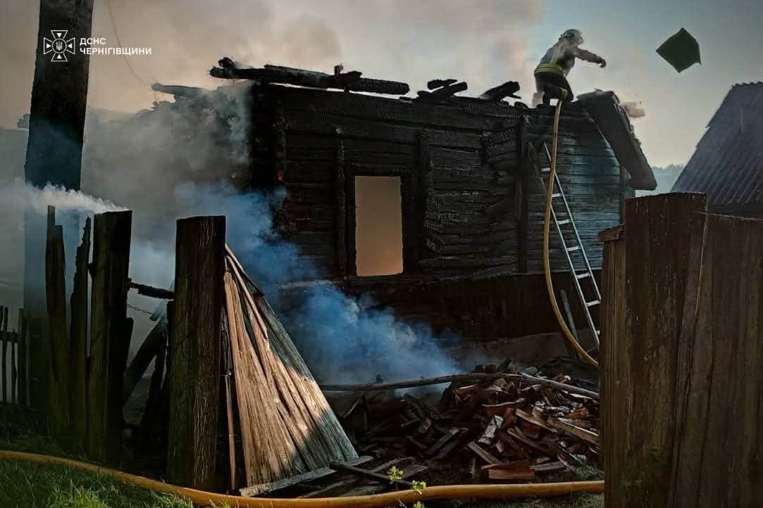 Будинок згорів майже повністю: на Чернігівщині власник отруївся чадним газом