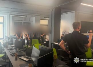 2 млн доларів, золото та тисячі SIM-карток: поліція викрила 94 шахрайські call-центри