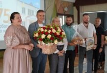 Чернігівська обласна лікарня відзначає 75-річчя: медиків нагородили та передали кошти на обладнання