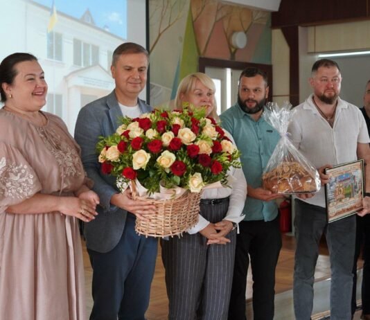 Чернігівська обласна лікарня відзначає 75-річчя: медиків нагородили та передали кошти на обладнання
