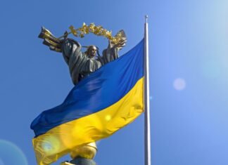 День Государственного флага Украины: поздравления и открытки (фото)