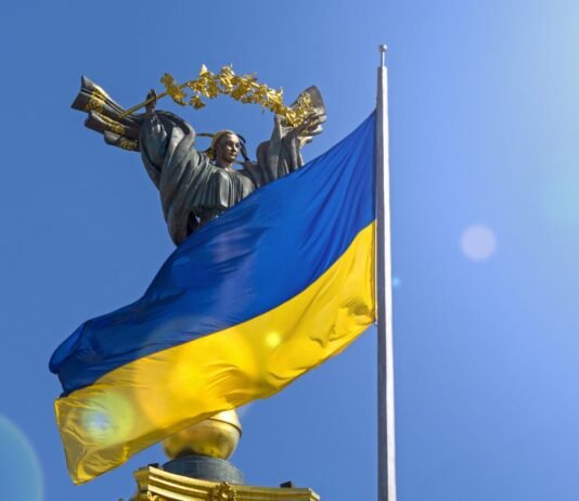 День Государственного флага Украины: поздравления и открытки (фото)