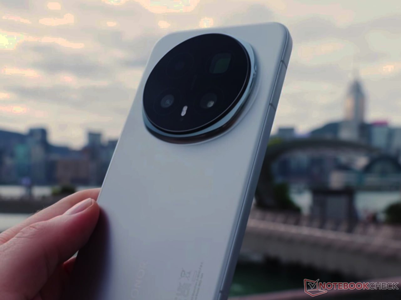 Компактный смартфон с мощной камерой: когда выйдет Honor Magic 9 (фото)