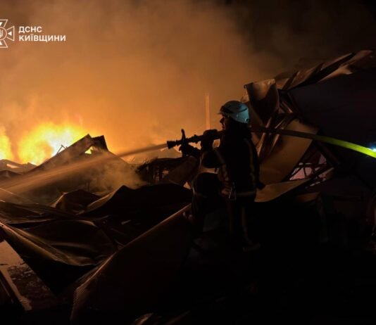 Сильные пожары и разрушения: в ГСЧС рассказали о последствиях ночной атаки на Киев и область (фото, видео)