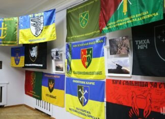 Прапори бойових частин ОК «Північ» представили на виставці у Чернігові