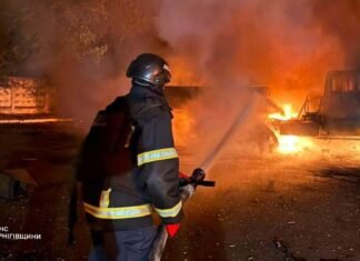 Російська атака на Чернігів: пошкоджені приватні будинки, виникла пожежа