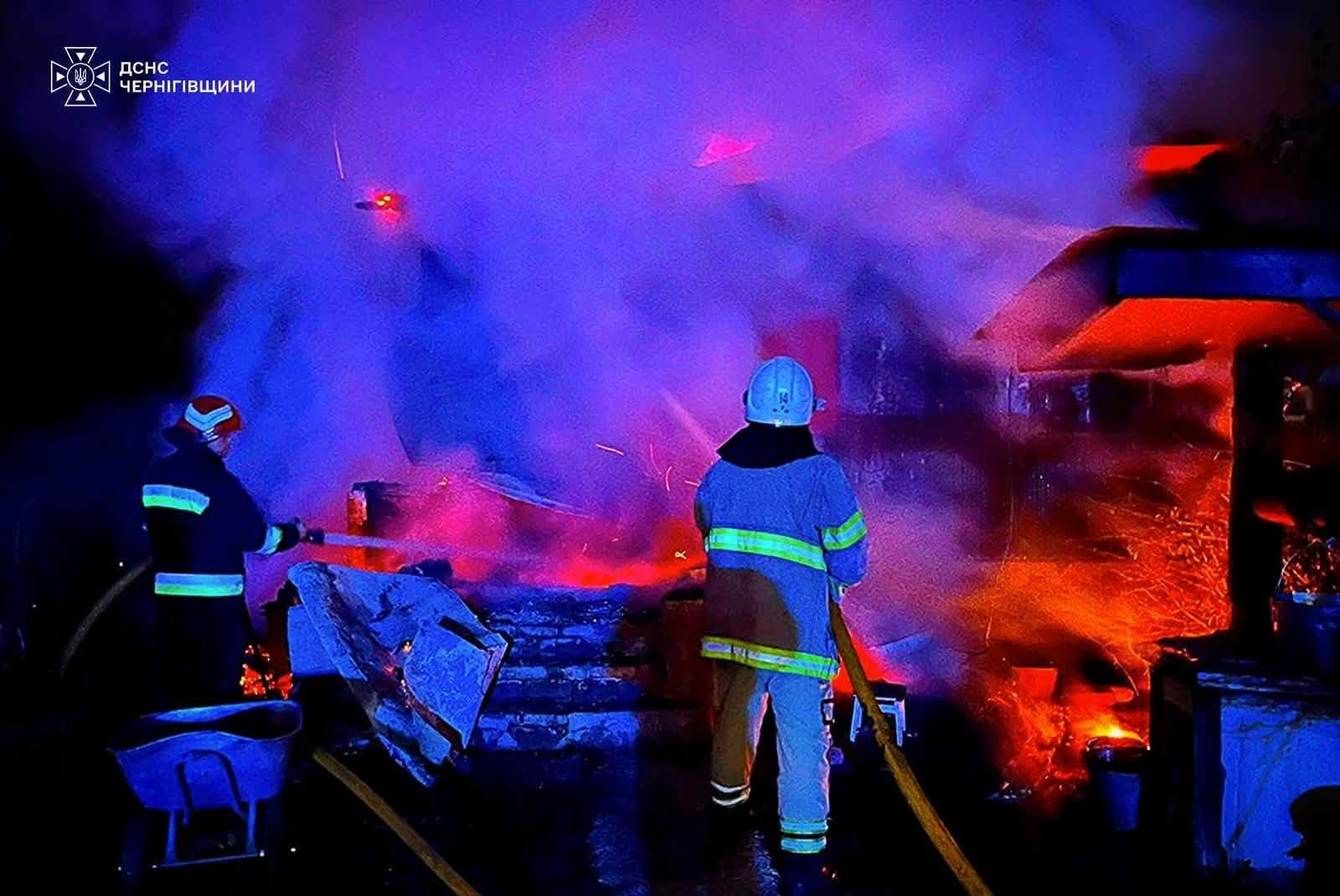 Постраждав чоловік: на Чернігівщині через коротке замикання горів будинок