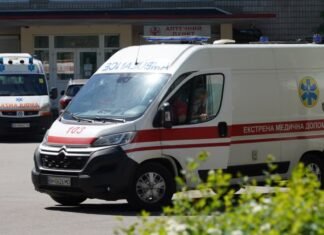 В Одессе на прохожего обрушился каменный склон (видео)