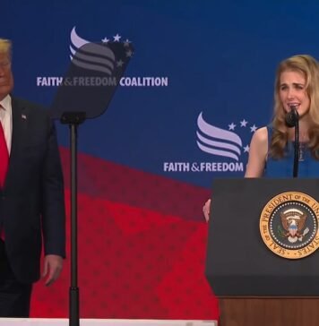 Истерика на борту: как молодая помощница Трампа едва не раскрыла секретный план его безопасности