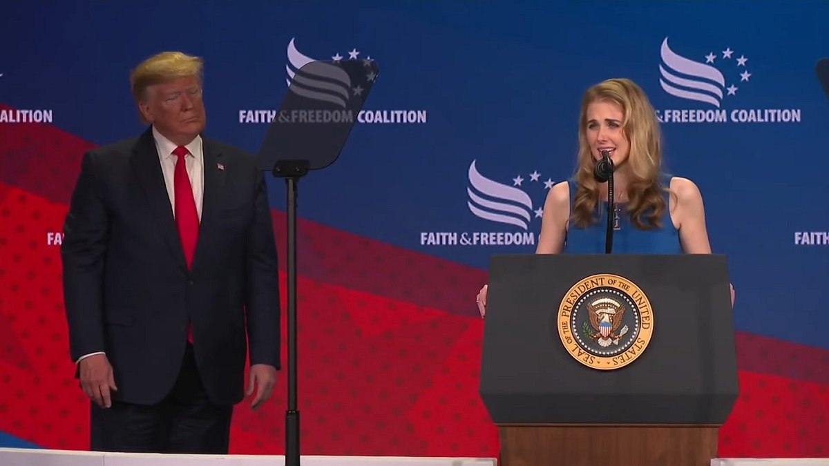 Истерика на борту: как молодая помощница Трампа едва не раскрыла секретный план его безопасности