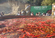 В Тернопольской области приготовили гигантский бограч, установив мировой рекорд (видео)