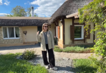 Купила за $1500: женщина спасла 100-летнюю хату в деревне, покрытую камышом (фото)