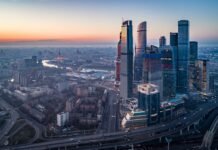 В «Москва-Сити» звучат сирены тревоги: в высотке отключили лифты и начали эвакуацию (видео)