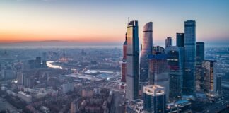 В «Москва-Сити» звучат сирены тревоги: в высотке отключили лифты и начали эвакуацию (видео)