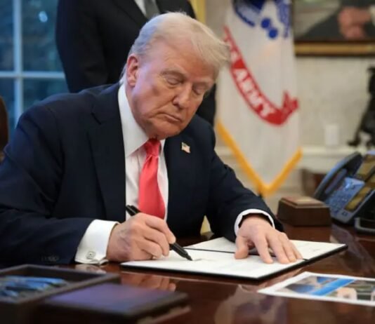 Трамп объявил о «крупнейшей нефтяной сделке в истории»: о чем идет речь (фото)
