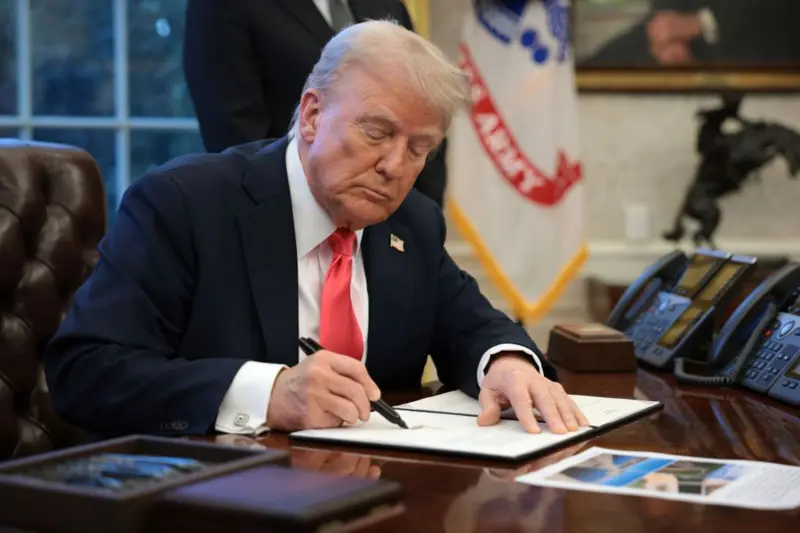 Трамп объявил о «крупнейшей нефтяной сделке в истории»: о чем идет речь (фото)