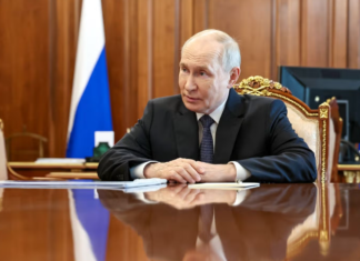 Бледный и изможденный: новые фото Путина вызвали волну слухов о его здоровье