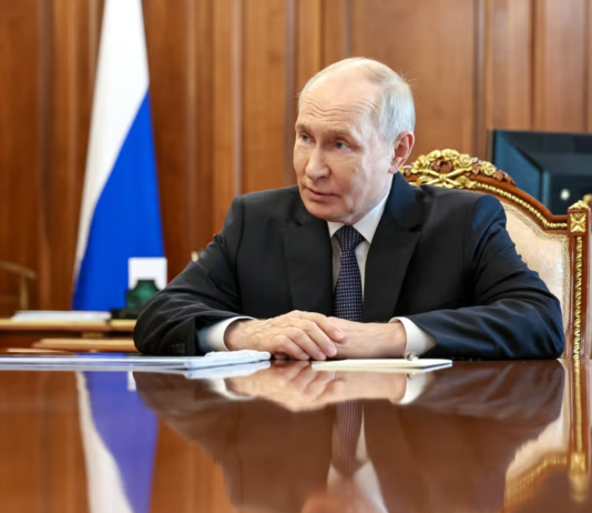 Бледный и изможденный: новые фото Путина вызвали волну слухов о его здоровье