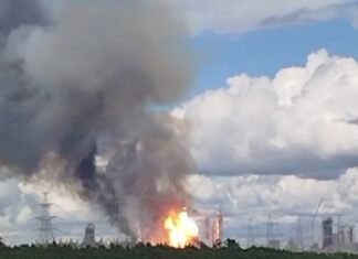 Без атак: в РФ внезапно загорелся недостроенный Амурский газохимический комплекс (видео)