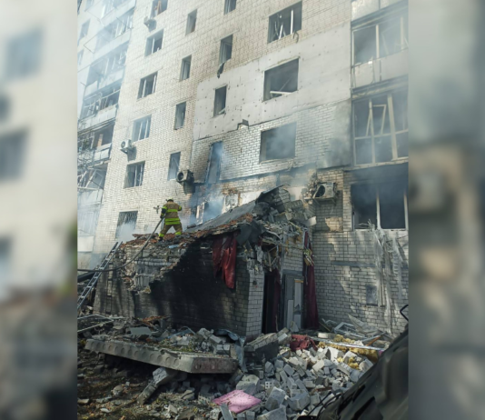 Росіяни атакували багатоповерхівку в центрі Чернігова: що відомо