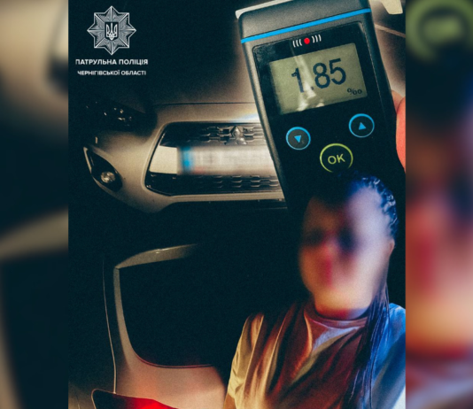 У Чернігові під час комендантської години зупинили п’яну водійку: Драгер показав 1,85 проміле