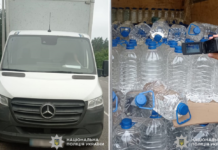 На Чернігівщині зупинили авто з 3500 літрами спирту: продукцію вилучили