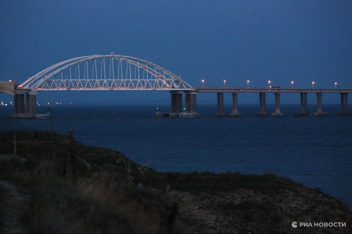 Оккупированный Крым массировано атакуют дроны: после «прилетов» в ряде городов отключился свет (видео)