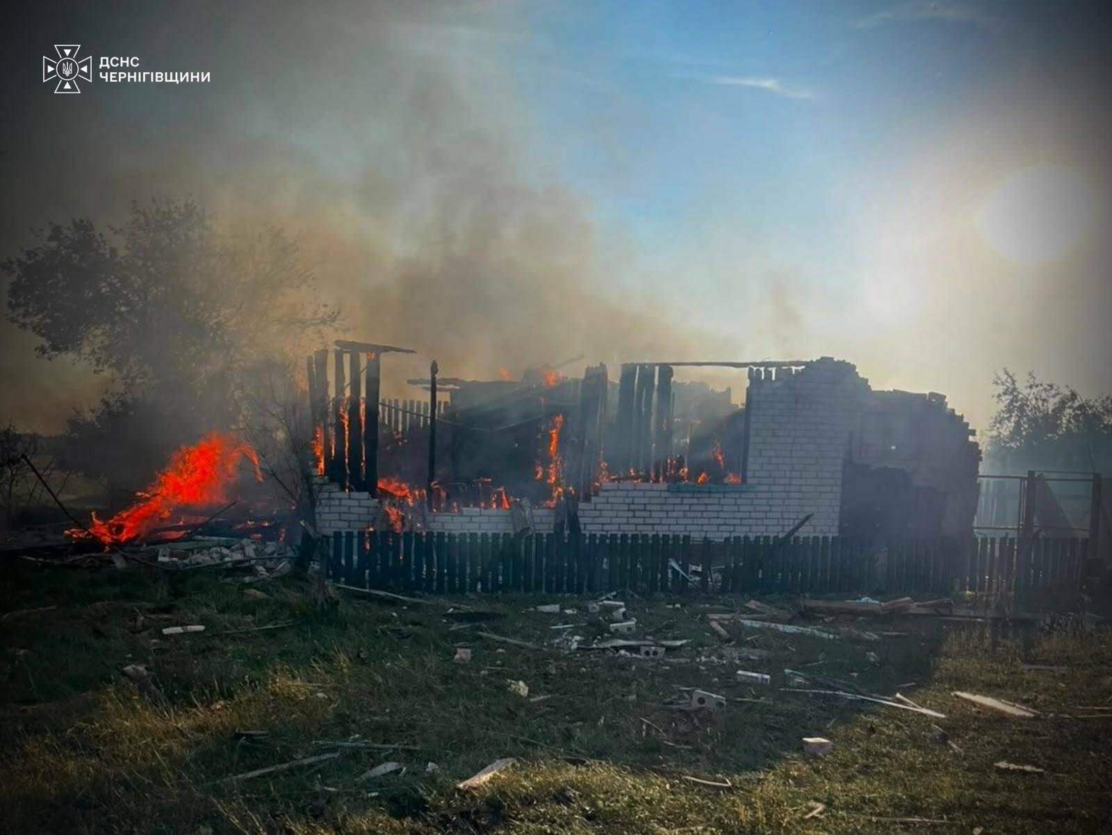 Росіяни вдарили дронами по приватних подвірʼях на Чернігівщині: четверо постраждалих