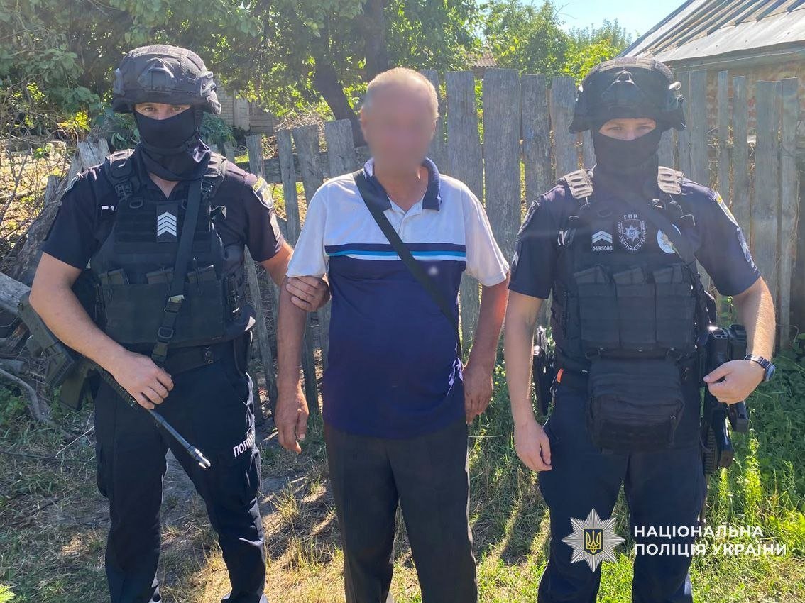На Чернігівщині затримали чоловіка за продаж ручного протитанкового гранатомета РПГ-26 та двох автоматів