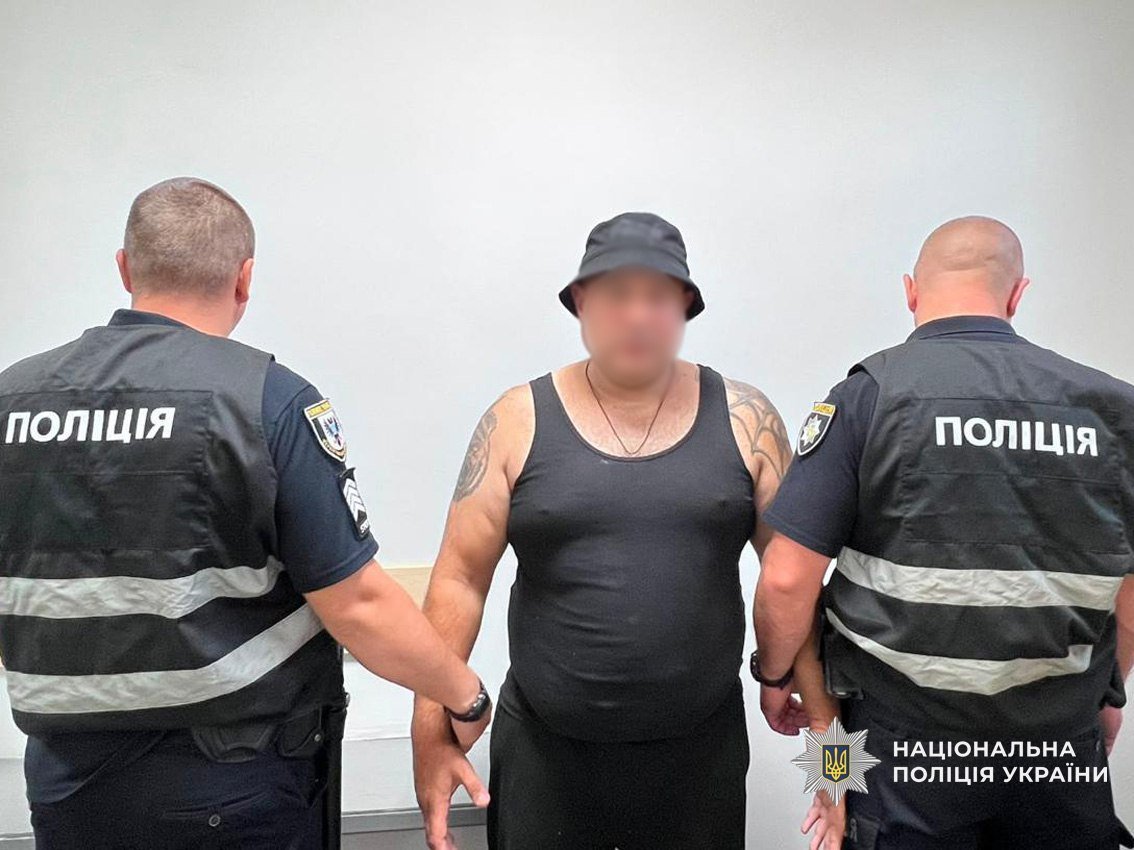 Пропонував обміняти «старі» купюри на нові: на Чернігівщині чоловік виманив у двох пенсіонерок близько 110 тисяч гривень