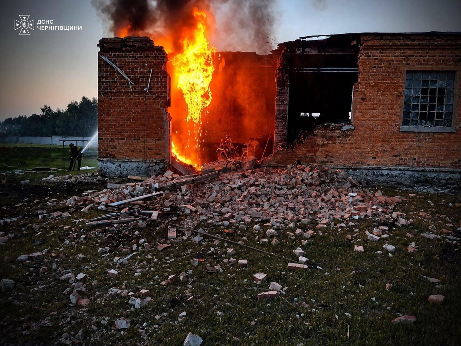 На Чернігівщині через атаки рф постраждали дві жінки, пошкоджені підприємства та будинки