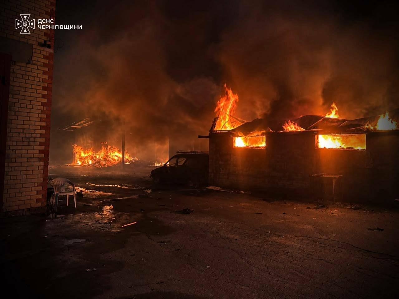 Росіяни атакували різними типами БпЛА Чернігівщину: постраждав чоловік, знищений ангар і сільгосптехніка