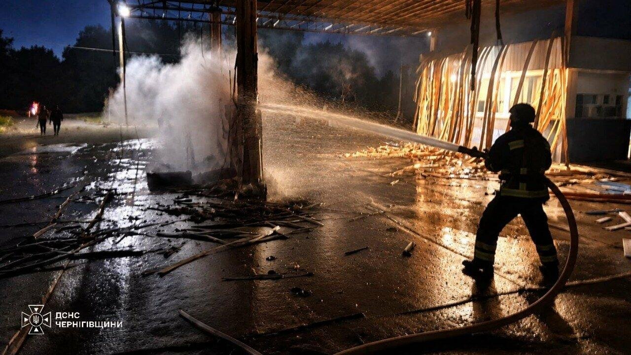 Росіяни вдарили по АЗС на Чернігівщині: поранена 59-річна працівниця