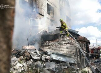 Кількість постраждалих внаслідок удару по багатоповерхівці у Чернігові зросла до 15