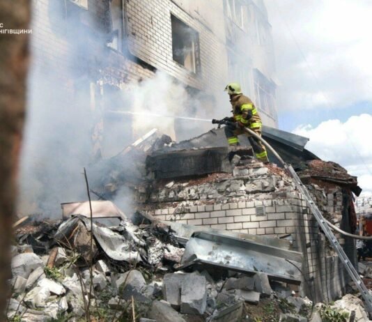 Кількість постраждалих внаслідок удару по багатоповерхівці у Чернігові зросла до 15