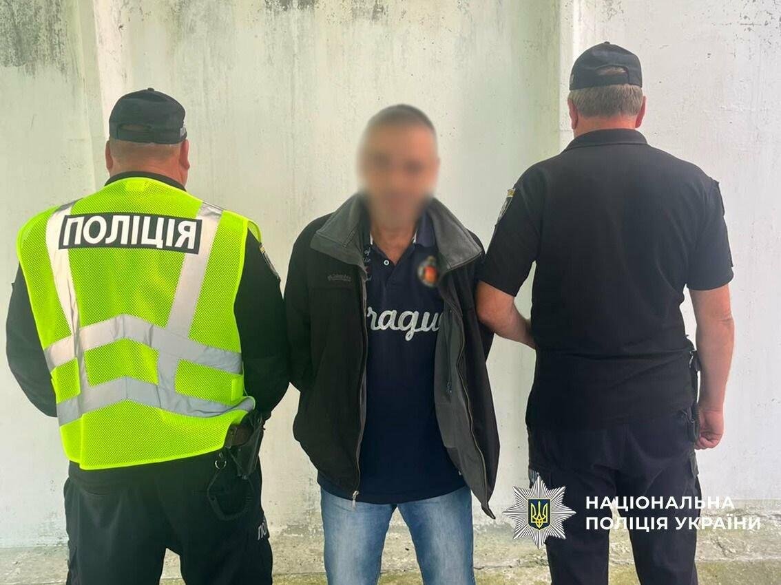 Вдарив односельця сокирою по голові: на Чернігівщині затримали 54-річного чоловіка