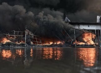 27 загиблих та десятки поранених: на Київщині після удару БпЛА розпочалася детонація