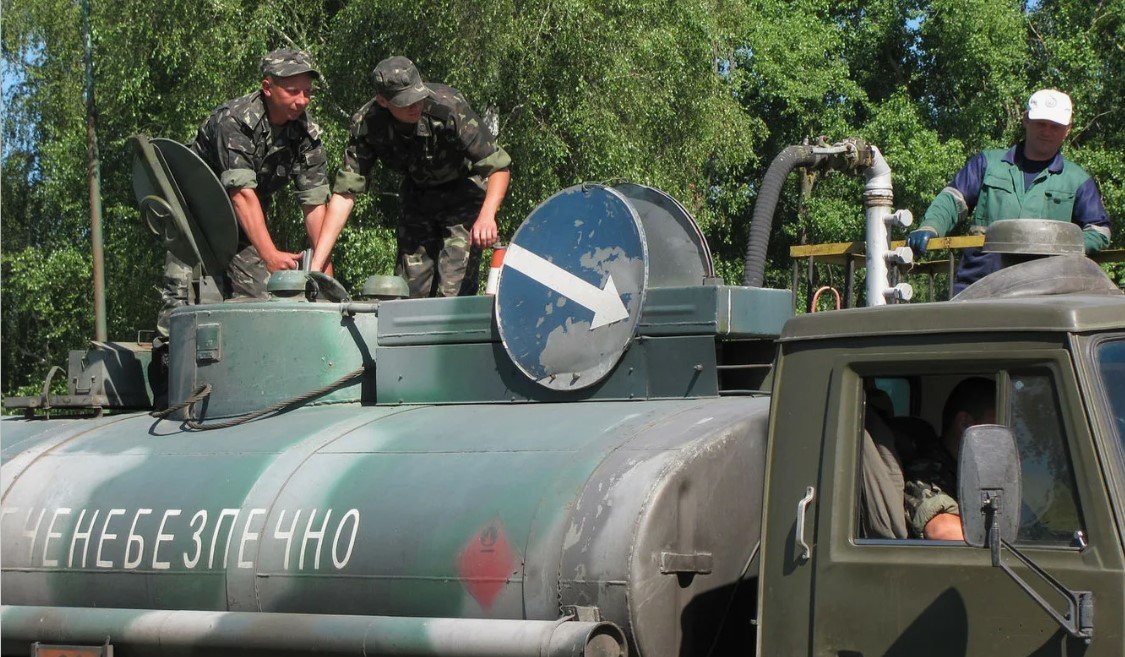 «Иногда доходит до абсурда»: военный сообщил о дефиците топлива в украинской армии