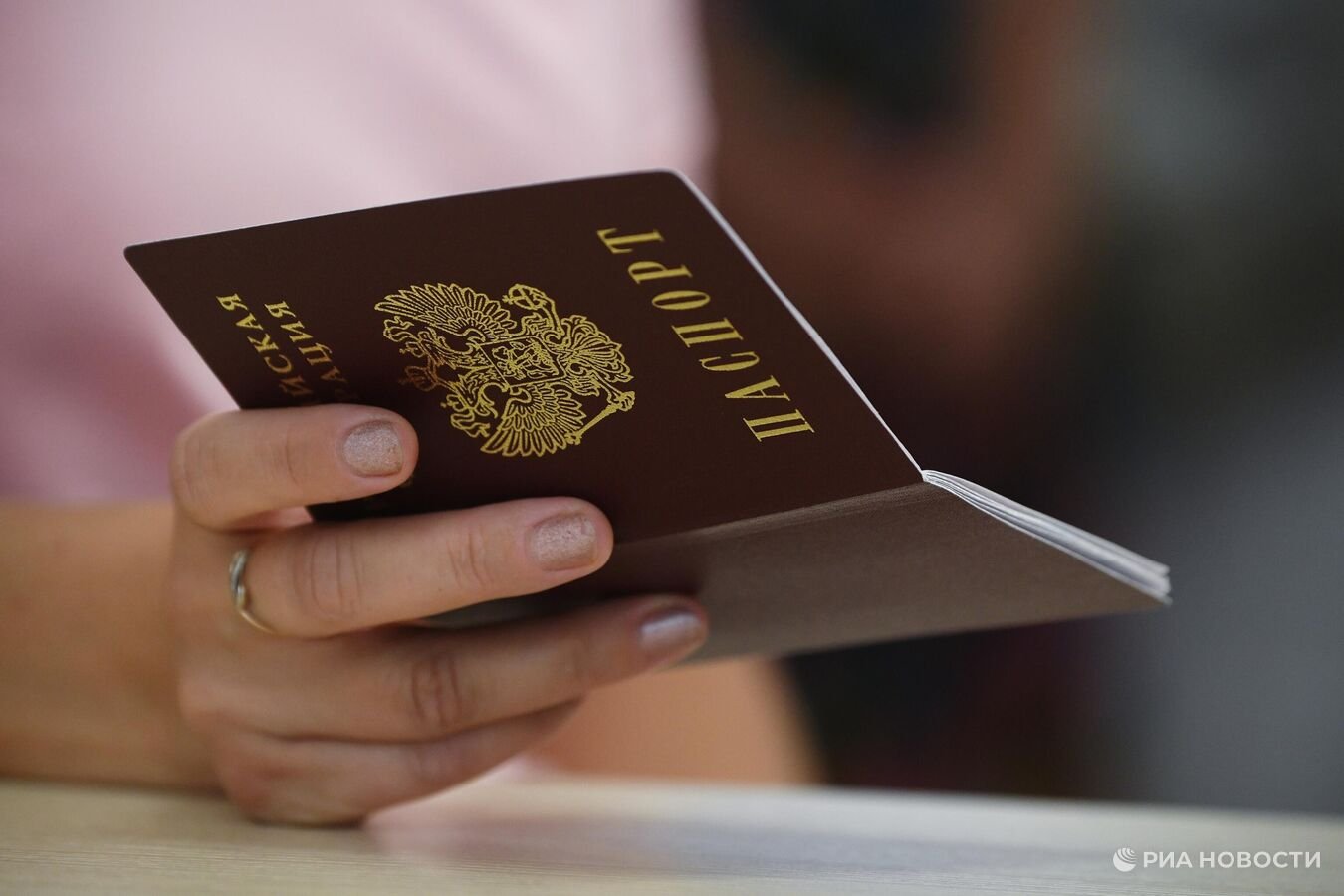 Кадровая дыра в безопасности Украины: почему люди с прямыми связами с РФ получают доступ к госсекретам