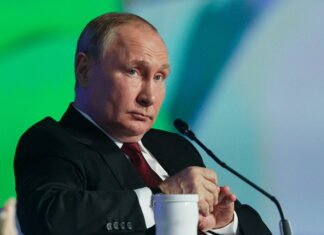 Нужны «какие-то переговорщики»: Путин объяснил отсутствие ударов РФ по украинским властям (видео)